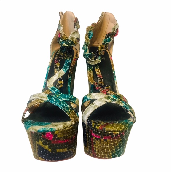 Multicolored Snakeskin print wedges - Picture 4 of 5